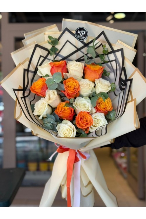 Turuncu ve Beyaz Gül Buketi