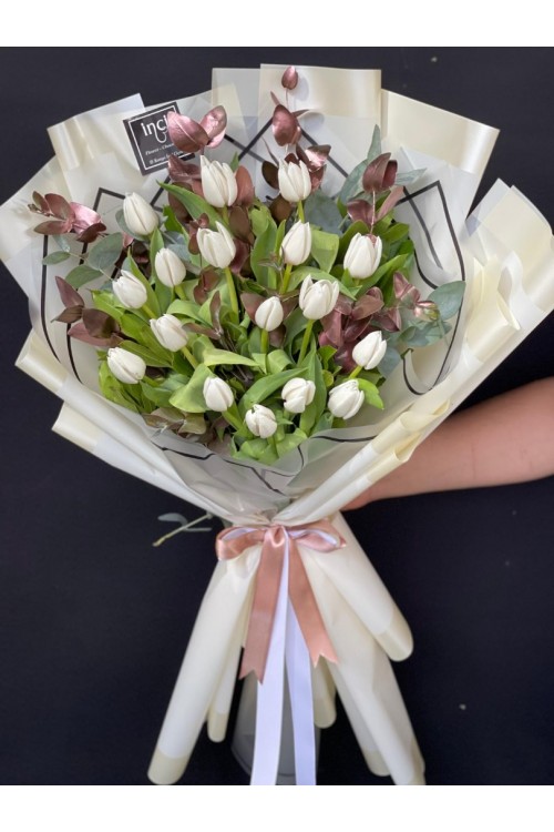 Beyaz ve Bordo Detaylı Lale Buketi