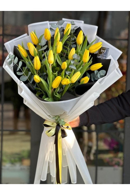 Beyaz Ambalajlı Sarı Lale Buketi