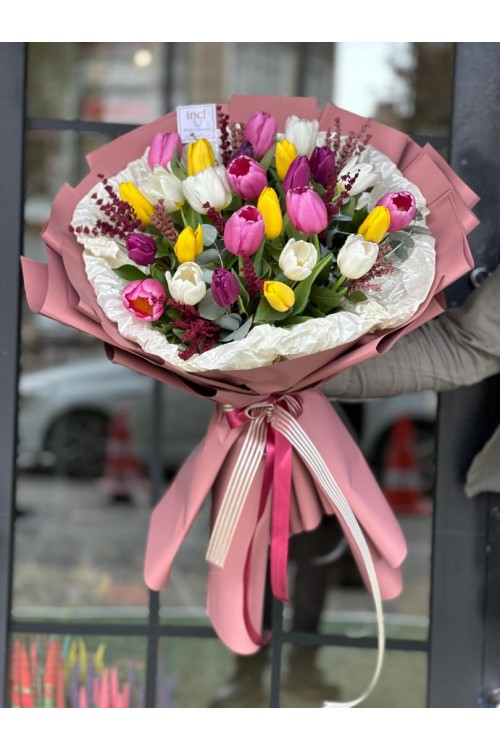 Geniş Karışık Lale Buketi