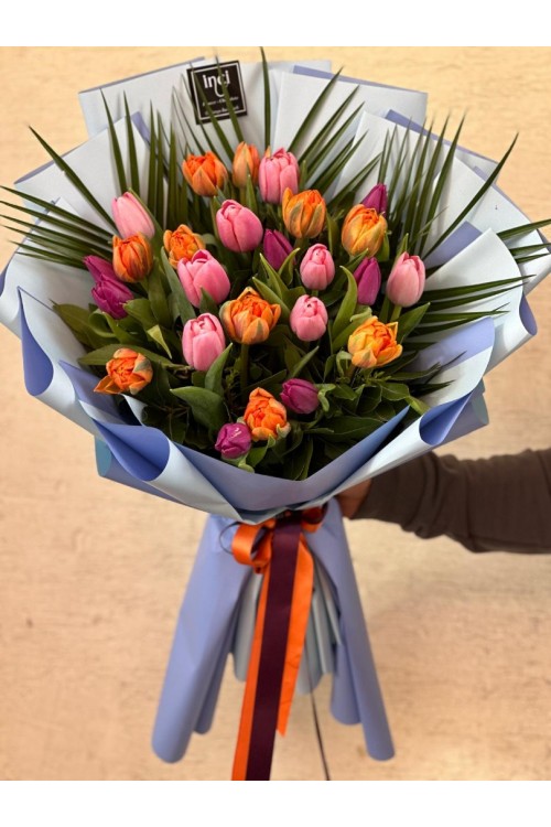 Mavi Ambalajlı Turuncu Lale Buketi