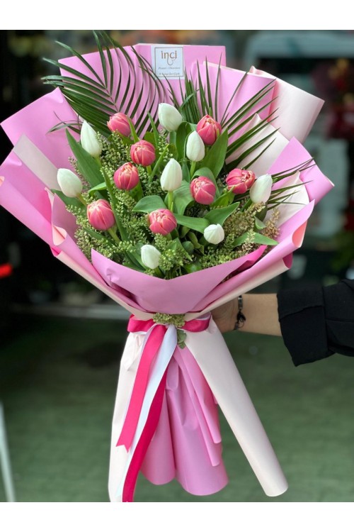 Pembe Ambalajlı Pembe Lale Buketi