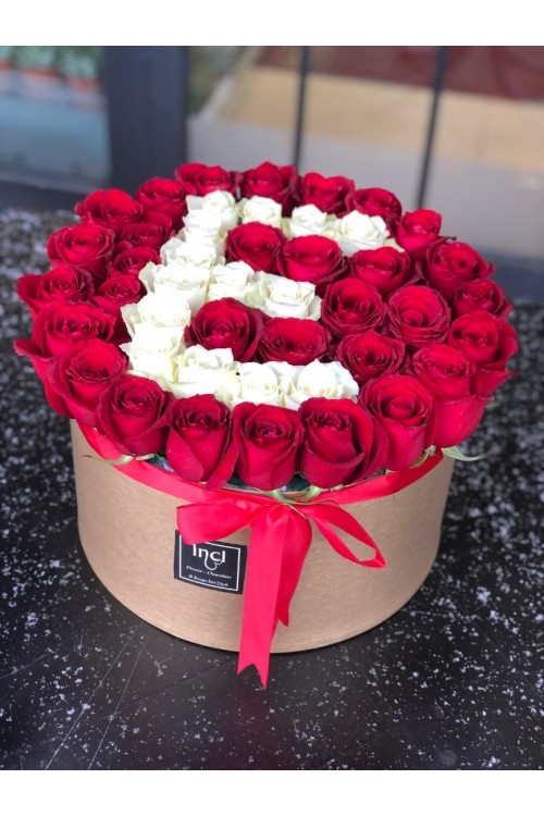 E Harfli Kırmızı Gül Kutusu