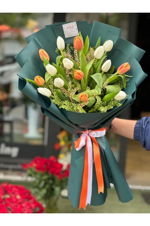 Yeşil Ambalajlı Karışık Lale Buketi