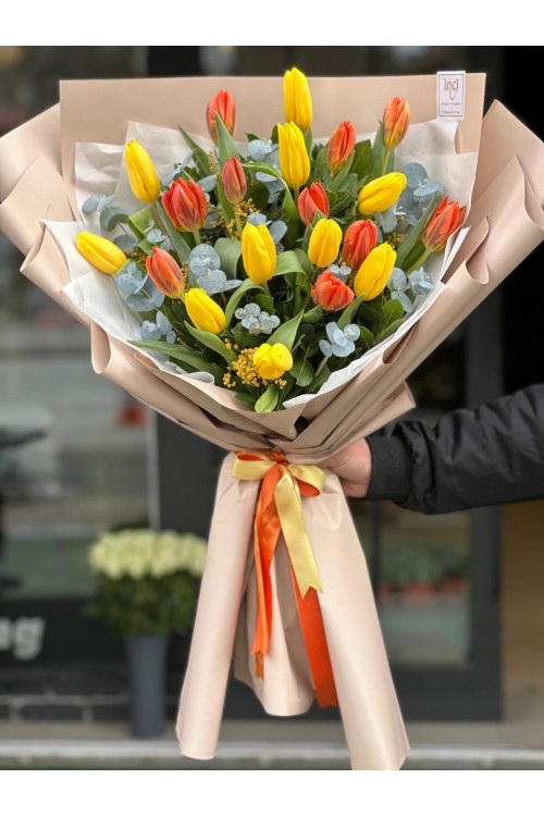 Krem Ambalajlı Karışık Lale Buketi