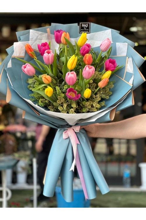 Mavi Ambalajlı Karışık Lale Buketi