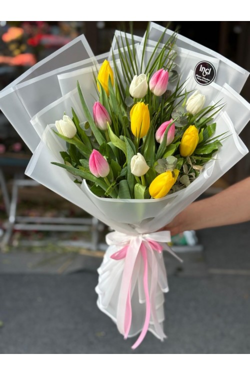 Şeffaf Ambalajlı Karışık Lale Buketi
