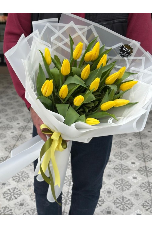 Şeffaf Ambalajlı Sarı Lale Buketi