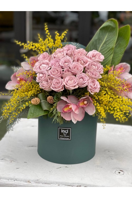 Yeşil Kutuda Sarı ve Pembe Karışık Aranjman