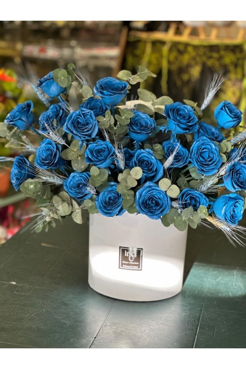 Beyaz Kutuda Mavi Gül Buketi