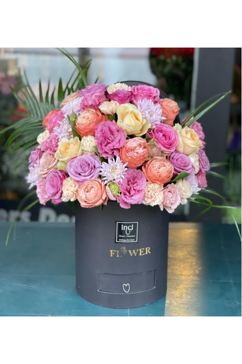 Gri Kutuda Karışık Gül Buketi