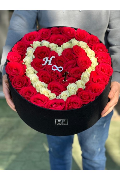 Kalp Şeklinde H Harfli Kırmızı Gül Kutusu