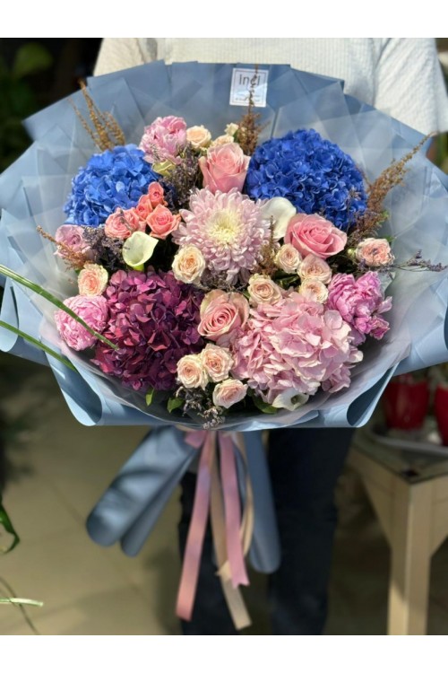 Mavi Ortanca ve Pembe Gül Kombinasyonlu Mevsim Buketi