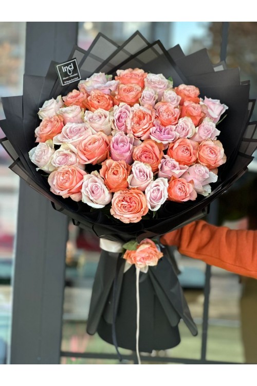 Lila ve Şeftali Tonlarında Karma Gül Aranjmanı