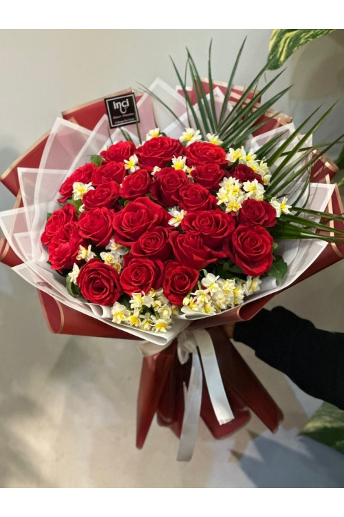 Kırmızı Gül ve Beyaz Nergis Kombinasyonlu Buket