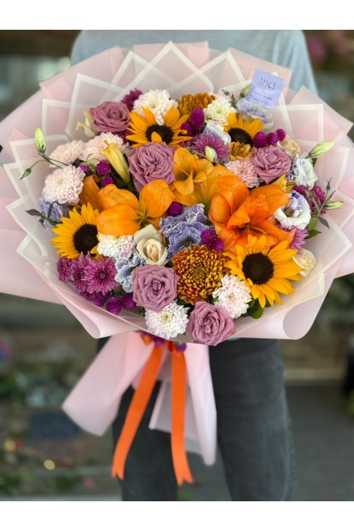 Ayçiçeği, Lilyum ve Karışık Gül Aranjmanlı Mevsim Buketi