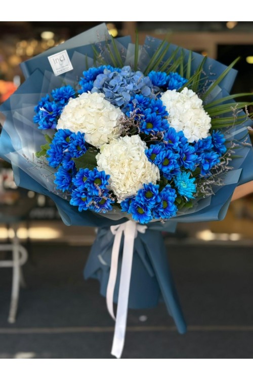 Mavi Papatya ve Beyaz Ortanca Buketi