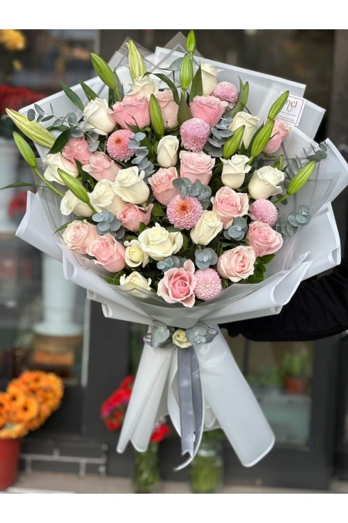 Pembe ve Beyaz Güller ile Krizantem Buketi