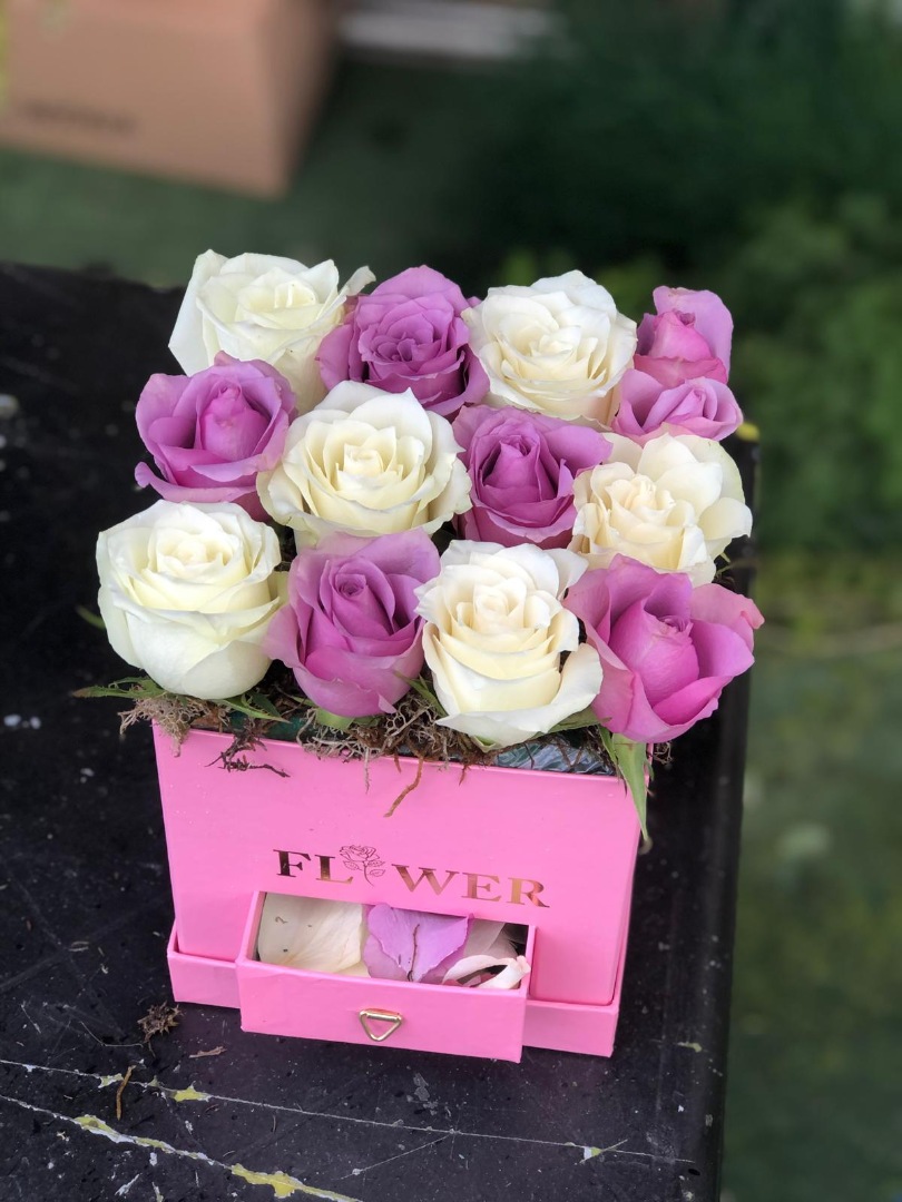 Pembe Çekmeceli Karışık Gül Kutusu