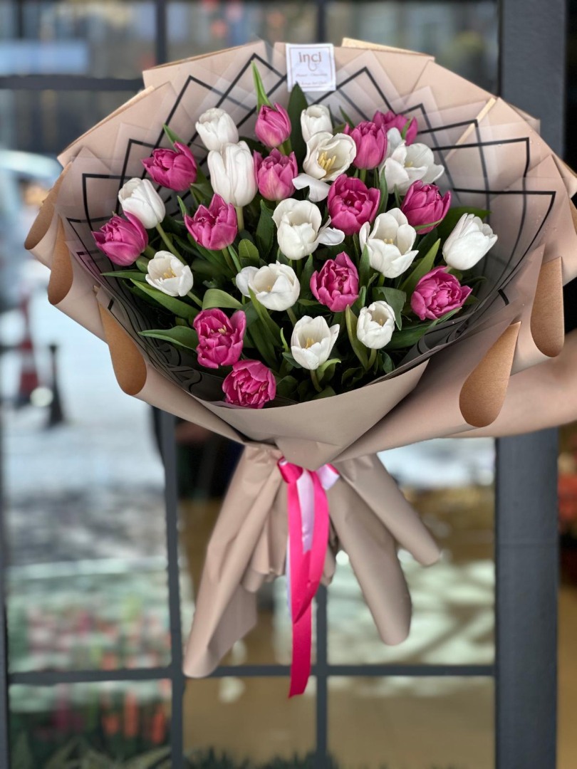 Krem Ambalajlı Pembe ve Beyaz Gül Buketi